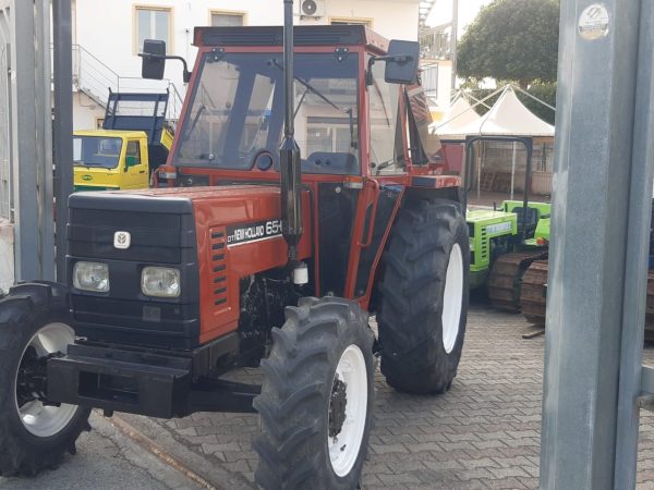Trattore Gommato New-Holland 65-66 con Cabina