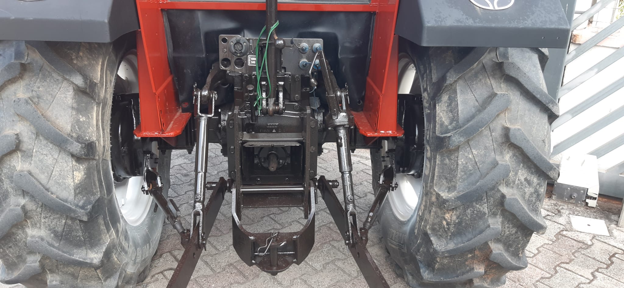 Trattore Gommato New-Holland 65-66 con Cabina - immagine 15