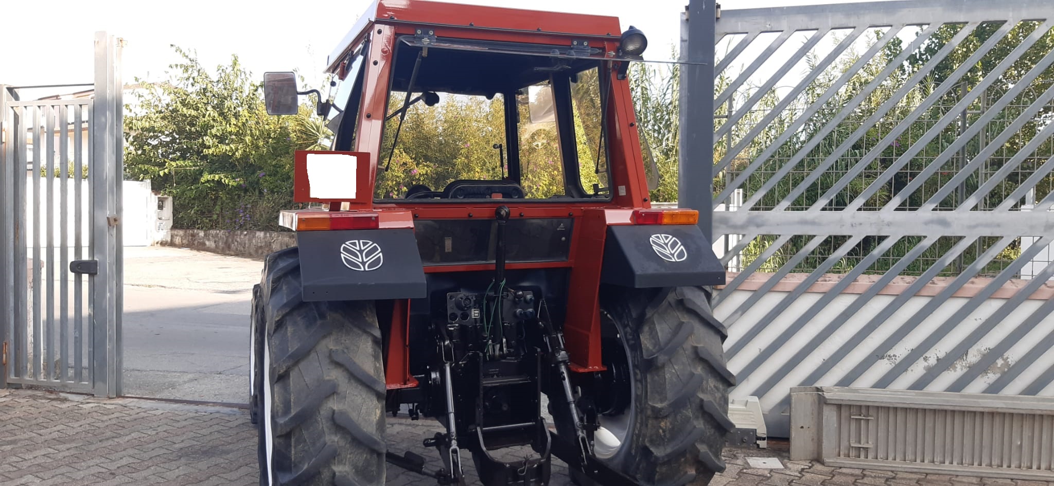 Trattore Gommato New-Holland 65-66 con Cabina - immagine 18