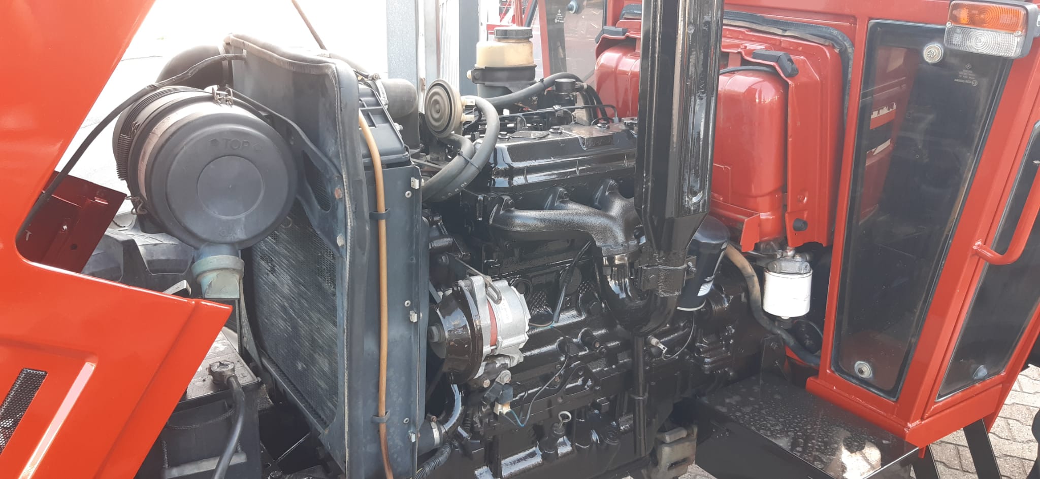 Trattore Gommato New-Holland 65-66 con Cabina - immagine 4