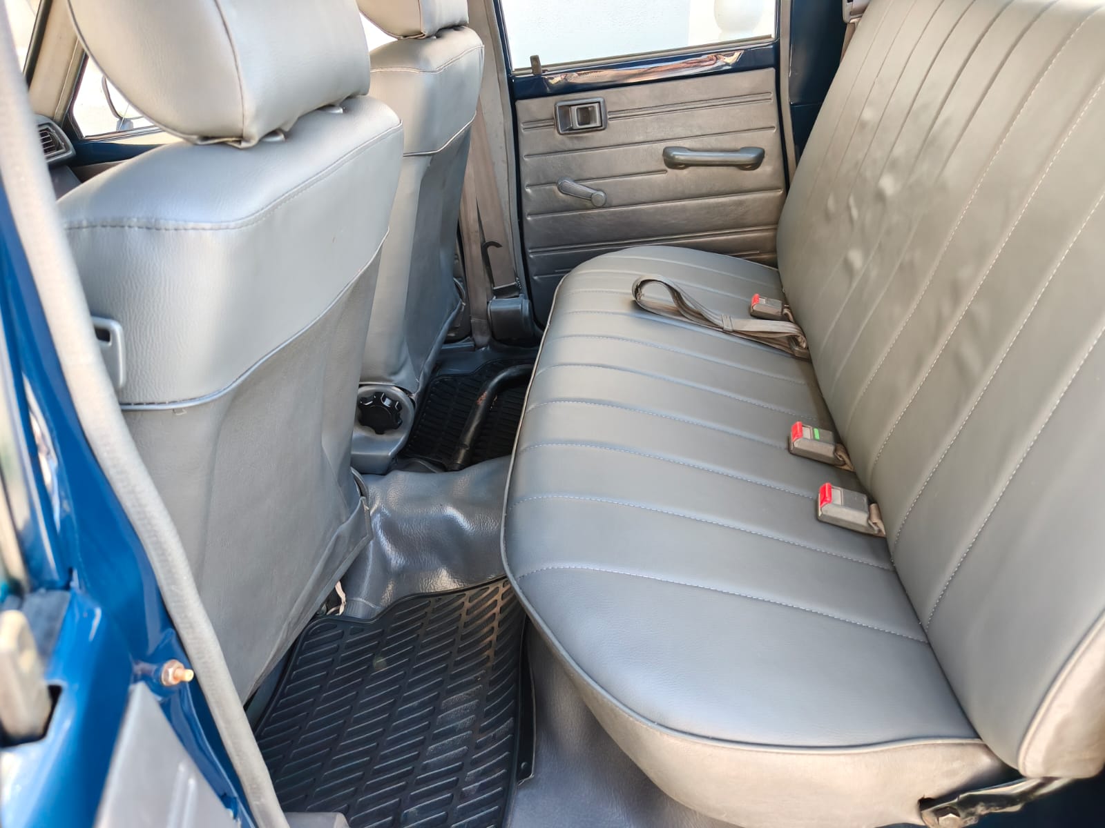 Toyota Hilux LN 65 - 4 porte – 4x4 - immagine 13