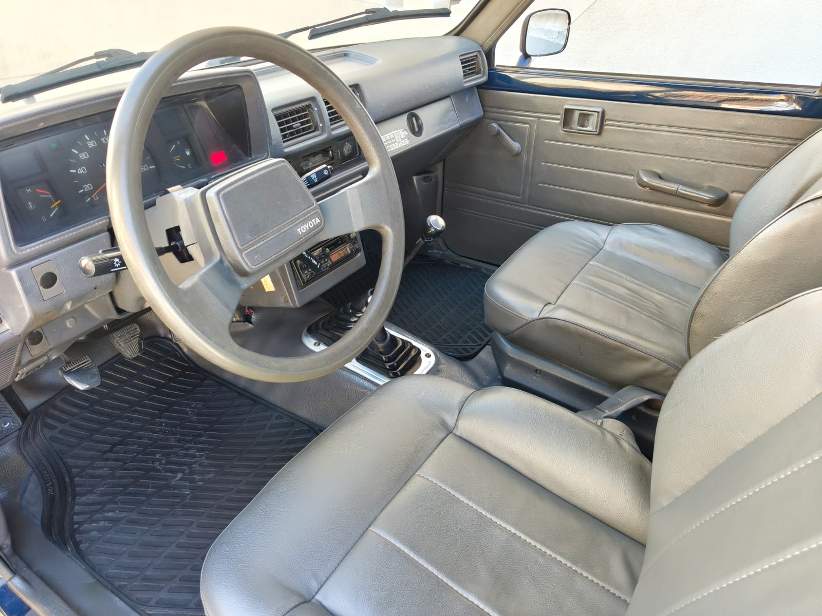 Toyota Hilux LN 65 - 4 porte – 4x4 - immagine 5